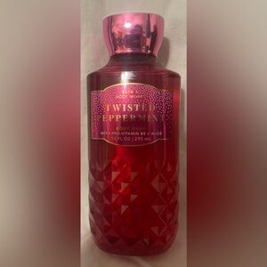 NWT Holiday Scent Bath & Body Works Twisted Peppermint Shower Gel 10 oz